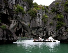 Hang Luồn - Vịnh Lan Hạ