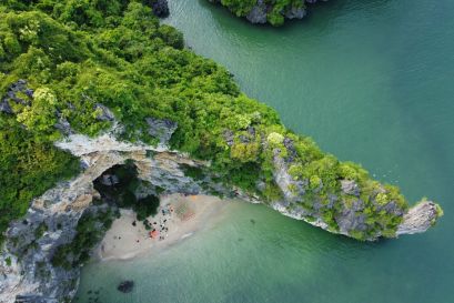 Trải Nghiệm Đảo Hoang Trên Vịnh Lan Hạ