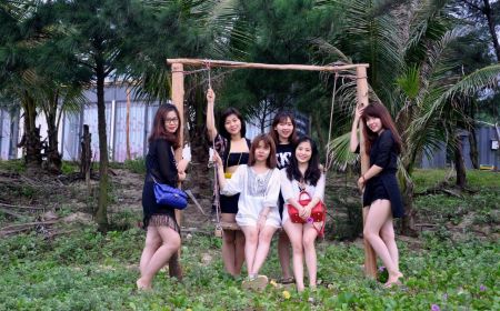 Amazing Quanlan Minh Chau