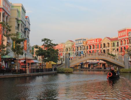 Grand World Phú Quốc - Thành Phố Không Ngủ “NÍU CHÂN”  Du Khách
