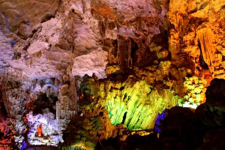 Khám phá Động Thiên Cung – hang động bí ẩn nhất ở vịnh Hạ Long