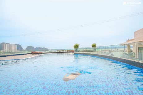 Tư vấn dịch vụ Bể bơi khách sạn Wyndham Legend Halong