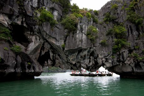 Hang Luồn - Vịnh Lan Hạ