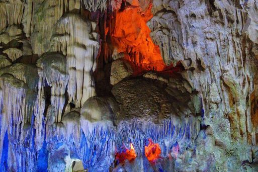 Khám phá Hang Đầu Gỗ – hang động hoang sơ, đẹp nhất vịnh Hạ Long