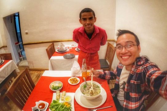 Chàng trai Việt đi 45 nước, đến đâu cũng ăn phở bò