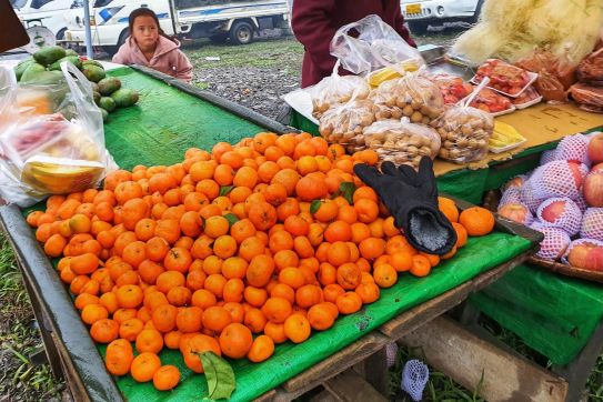 Chợ vùng biên Nậm Cắn, nơi trao đổi mua bán của đồng bào người Mông, Thái, Khơ Mú