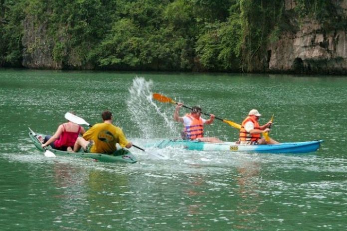 NGÀY 2 : HANG SỬNG SỐT