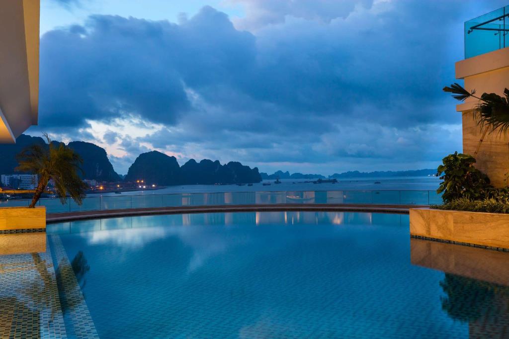 khách sạn wyndham hạ long 5 sao ahalong.com