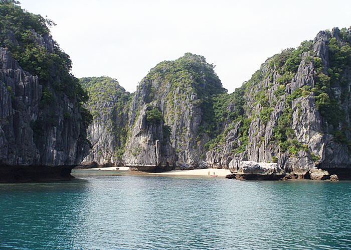 Bãi tắm Ba Trái Đào Quảng Ninh