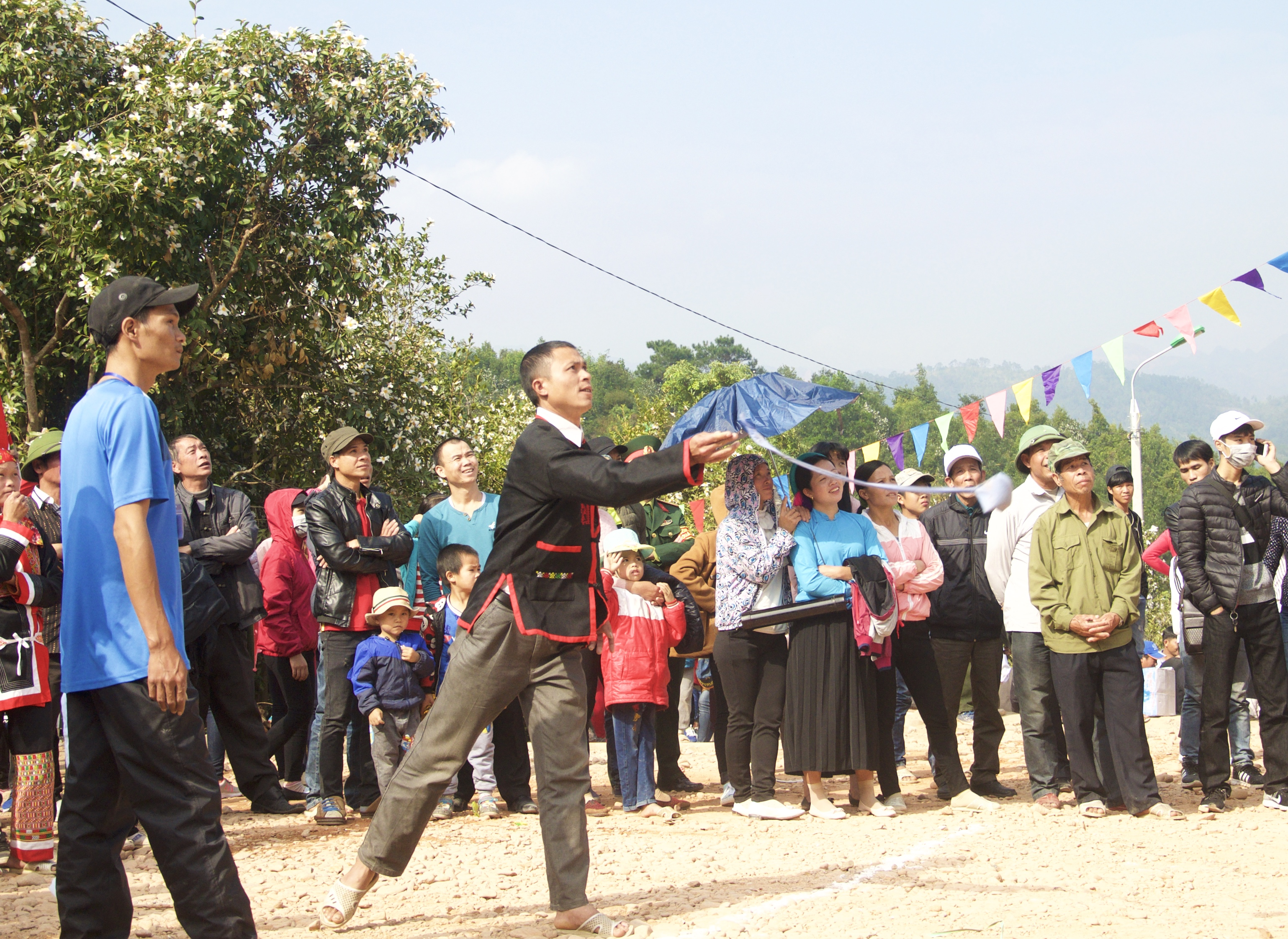 trò chơi dân gian trong lễ hội mùa vàng bình liêu