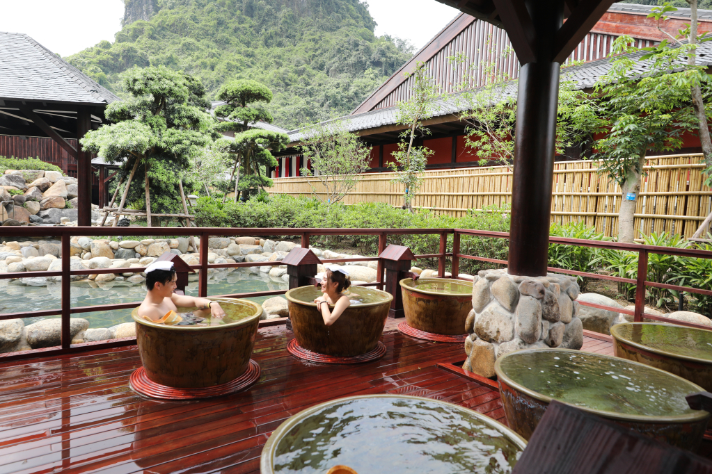 Yoko Onsen Quang Hanh.