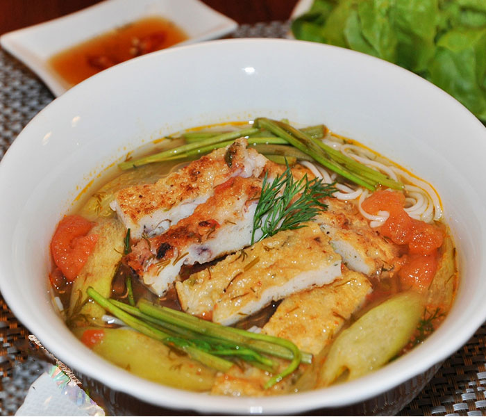 bún chả mực giã tay