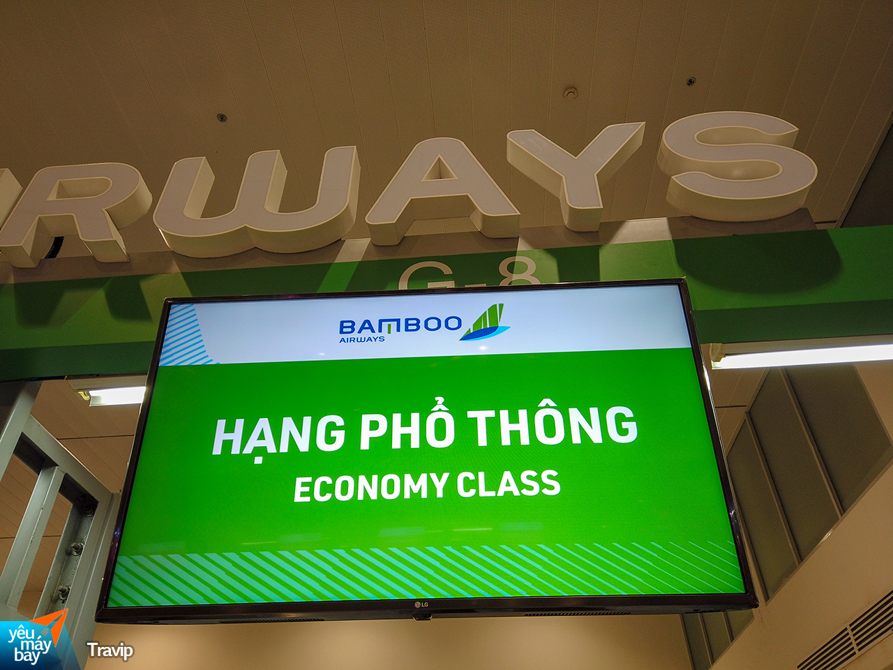 cửa ra hạng phổ thông