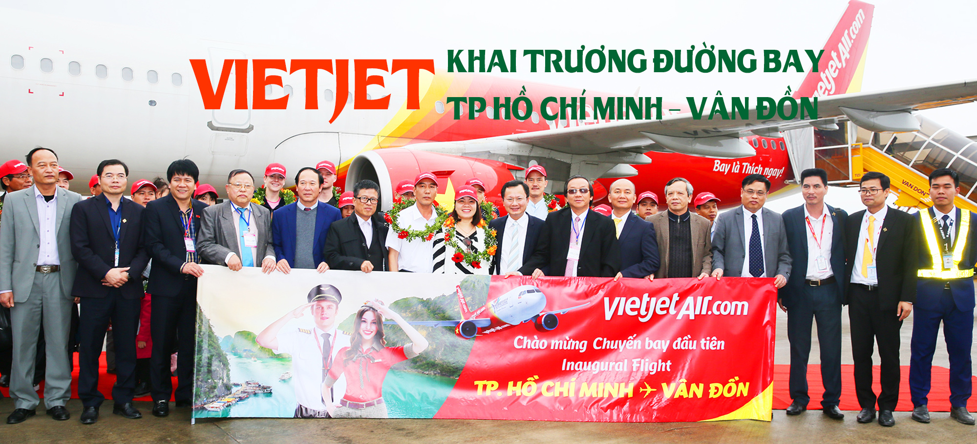 đón đoàn khách đầu tiên của VietJet hạ cánh Sân bay Vân đồn