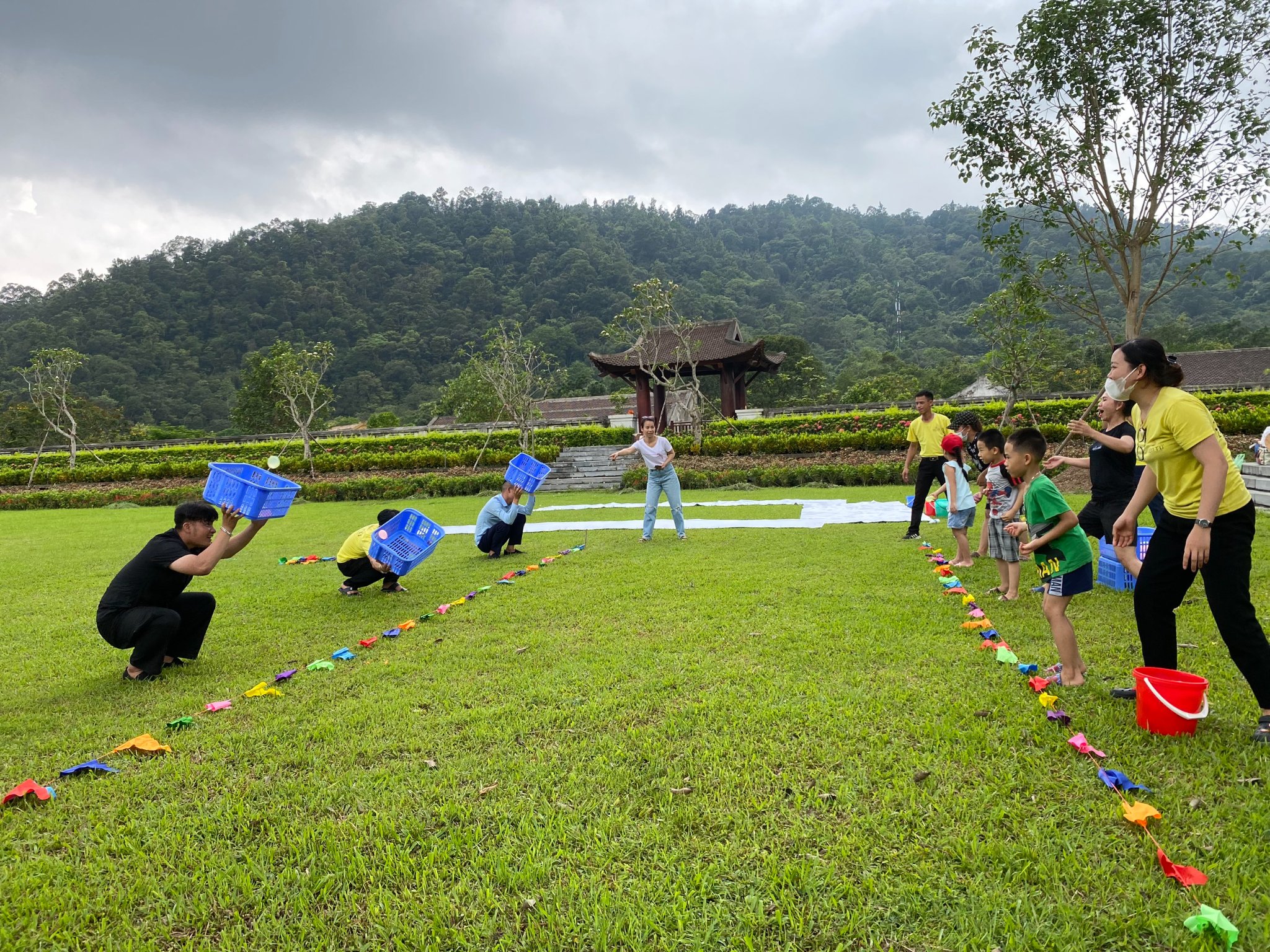 mùa hè sôi động tại Làng Nương Yên tử