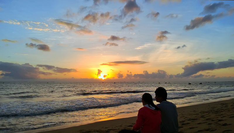 bình minh ngắm nhìn từ đảo Rều tại Hạ long Quảng Ninh