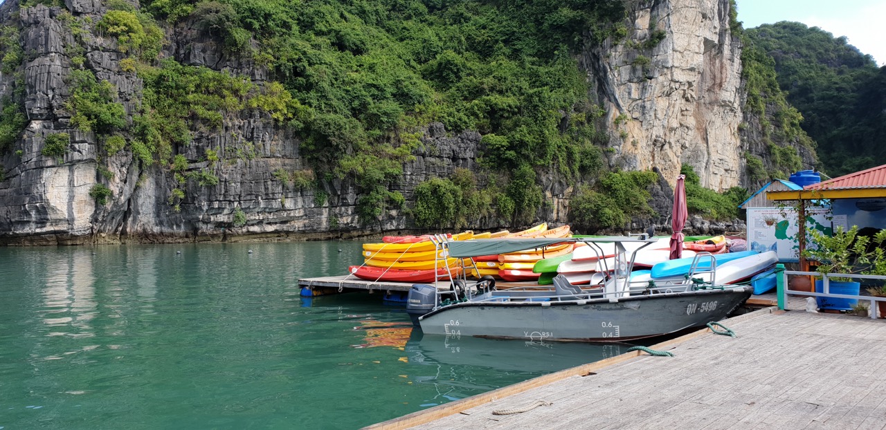 thuyền nan và kayak tai làng chài Vung viêng