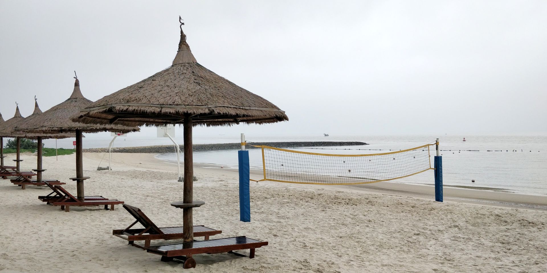 bóng chuyền bãi biển Vinpearl Hạ long Resort